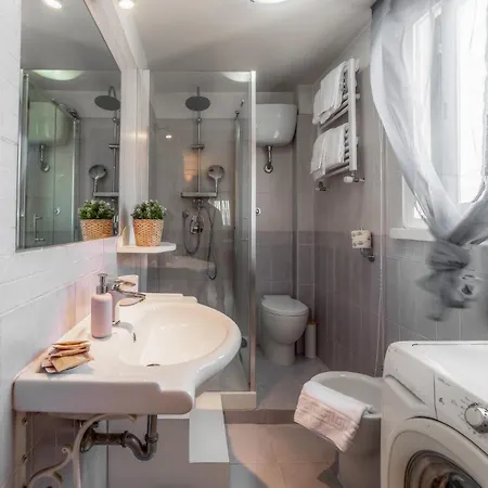 Cozy Penthouse With Terrace And View Ρώμη