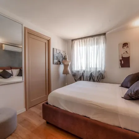 Apartamento Cozy Penthouse With Terrace And View Roma
