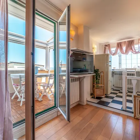 Cozy Penthouse With Terrace And View Apartamento Roma